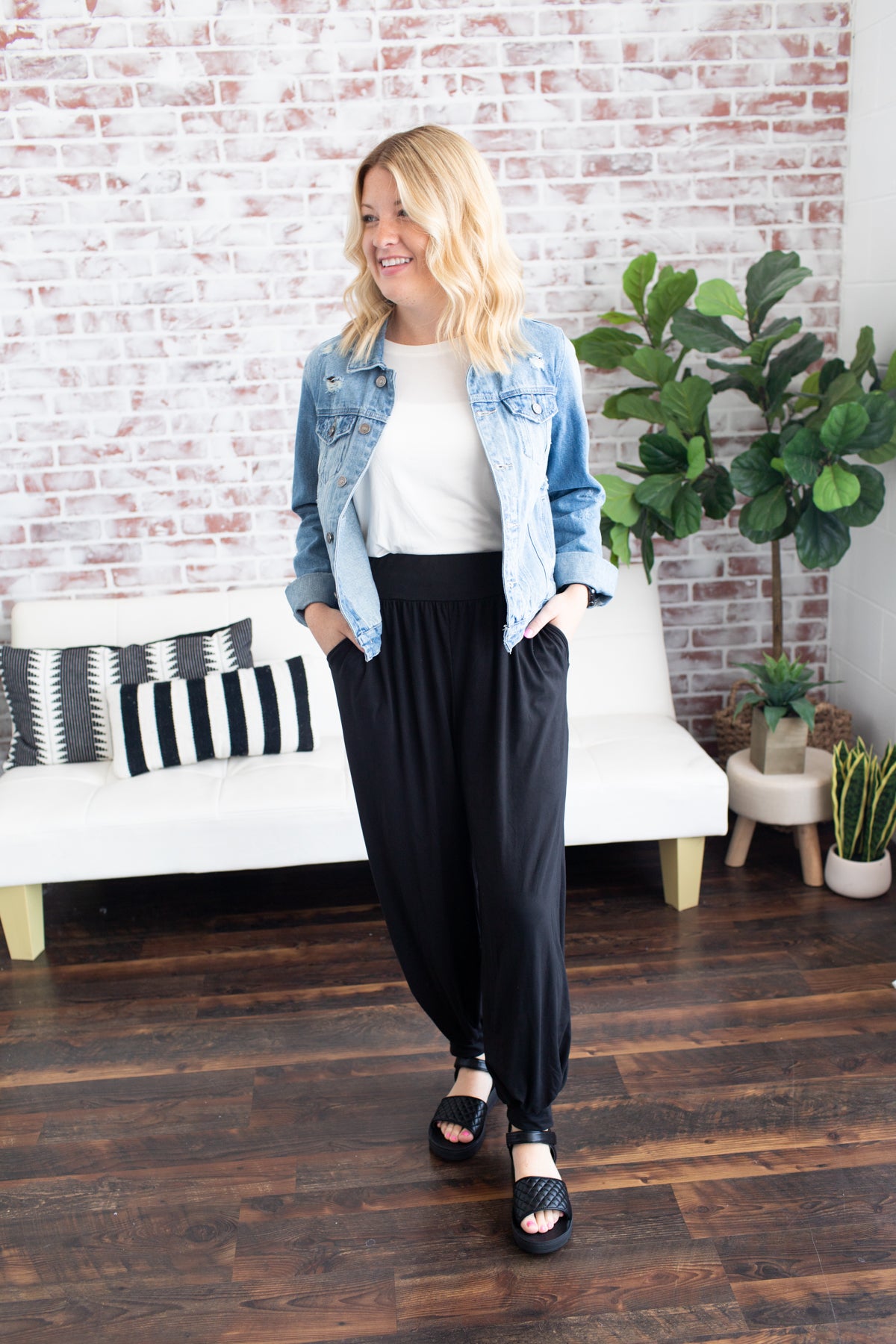 Solid Pants With Pocket - Black