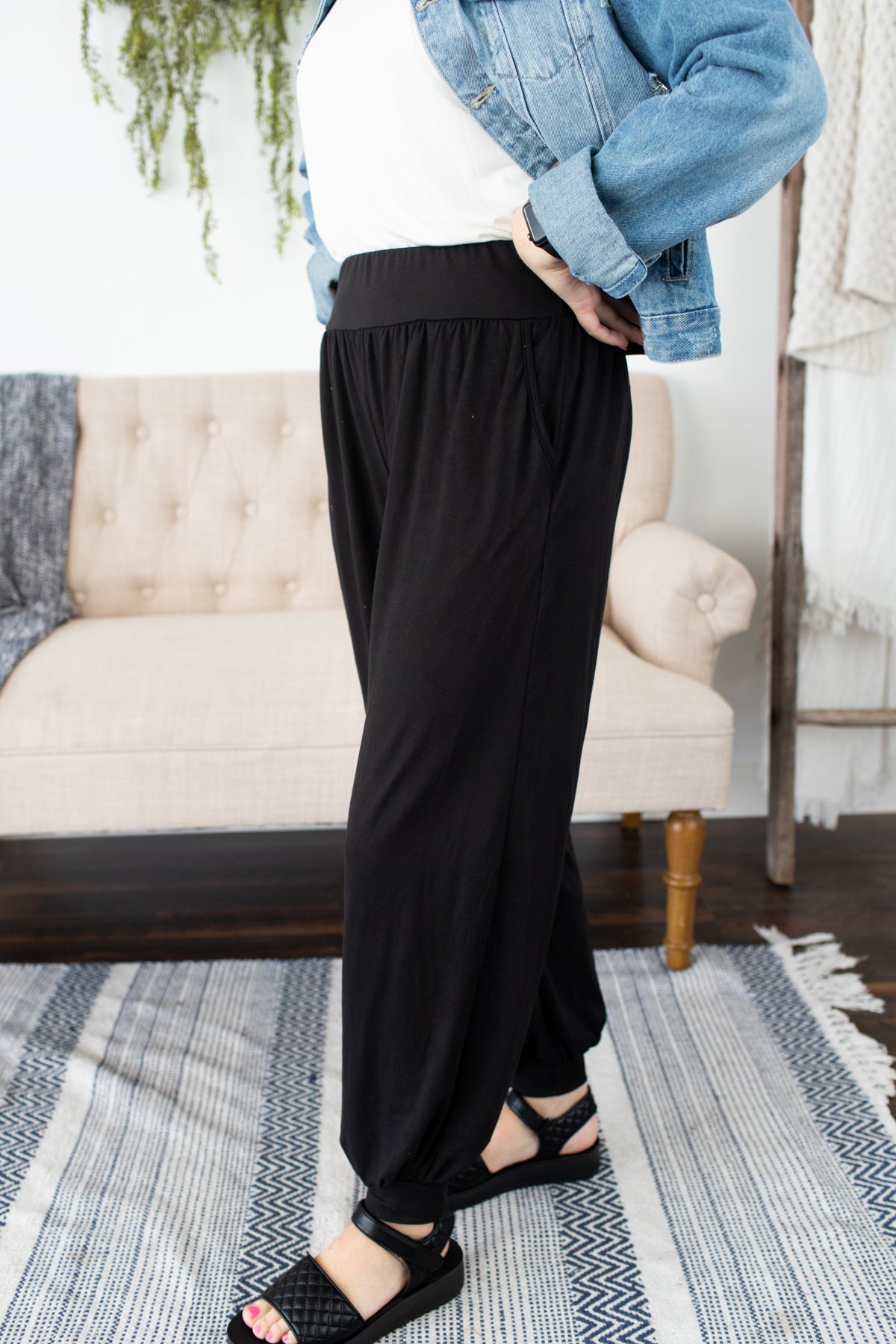 Solid Pants With Pocket - Black